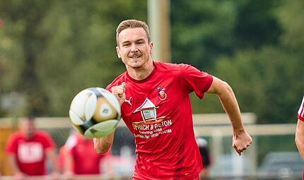 Ferdinand Riediger und der SV Buckenhofen 2 ließen nicht nur den Tabellenführer aus Uehlfeld kräftig stolpern, sondern schossen sich gleichzeitig auf einen Nichtabstiegsplatz.Forchheim & Fränkische Schweiz Ferdinand Riediger und der SV Buckenhofen 2 ließen nicht nur den Tabellenführer aus Uehlfeld kräftig stolpern, sondern schossen sich gleichzeitig auf einen Nichtabstiegsplatz.Forchheim & Fränkische Schweiz