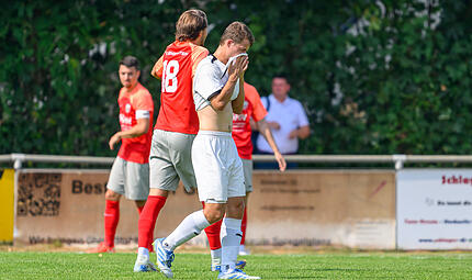 Der FC Herzogenaurach um Tom Galasek (Mitte) verloren auch gegen den FC Wendelstein. Der FC Herzogenaurach um Tom Galasek (Mitte) verloren auch gegen den FC Wendelstein.