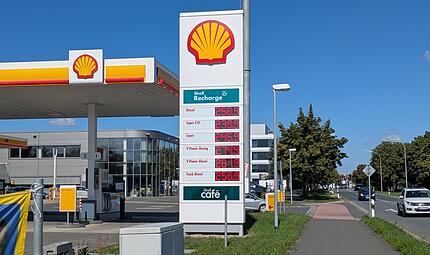 Spritpreise an einer Shell-Tankstelle in Forchheim am DienstagForchheim & Fränkische Schweiz Spritpreise an einer Shell-Tankstelle in Forchheim am Dienstag.
