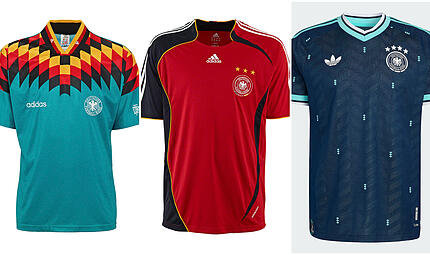 32 Jahre liegen zwischen den DFB-Auswärtstrikots von 1994 (links) und 2026 (rechts). Dazwischen: Das rote Trikot von der Heim-WM 2006. 32 Jahre liegen zwischen den DFB-Auswärtstrikots von 1994 (links) und 2026 (rechts). Dazwischen: Das rote Trikot von der Heim-WM 2006.