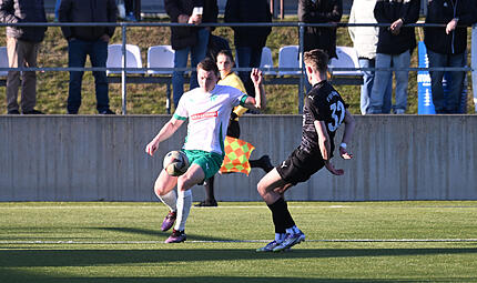 Sport Fußball Saison 2025 / 2026 Bayernliga Nord 25. Spiel am Donnerstag 02.04.2026 Spielort Neudrossenfeld Sportpark Am Weinberg Kunstrasenplatz Beginn 18.00 h TSV Neudrossenfeld gegen FSV Stadeln Halbzeitergebnis 1:0 Endstand 2:1 Lucas Hümmer L Sport Fußball Saison 2025 / 2026 Bayernliga Nord 25. Spiel am Donnerstag 02.04.2026 Spielort Neudrossenfeld Sportpark Am Weinberg Kunstrasenplatz Beginn 18.00 h TSV Neudrossenfeld gegen FSV Stadeln Halbzeitergebnis 1:0 Endstand 2:1 Lucas Hümmer L