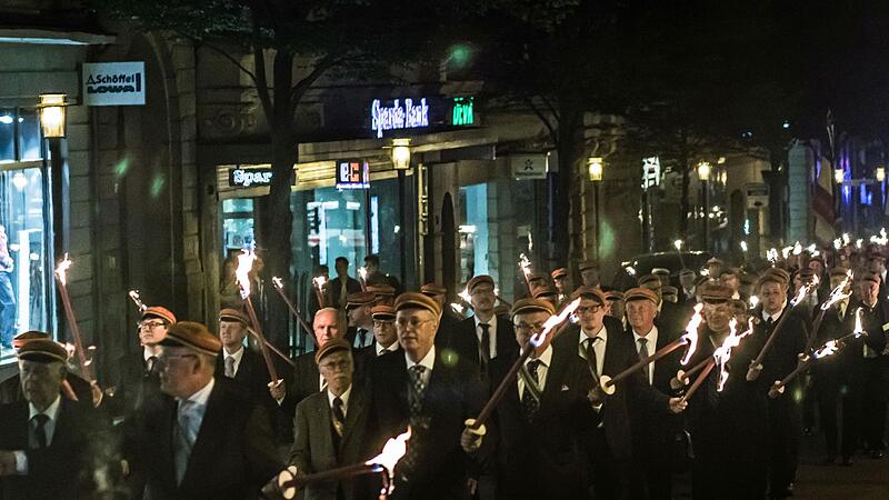 Der Fackelzug zählt zu den umstrittensten Programmpunkten beim Pfingstkongress des Coburger Convents. Der Fackelzug zählt zu den umstrittensten Programmpunkten beim Pfingstkongress des Coburger Convents.