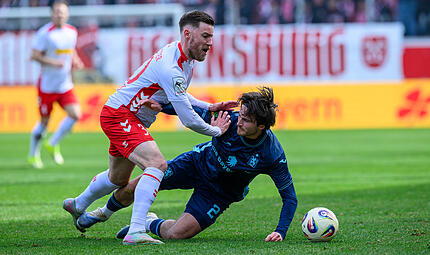 Tim Danhof (rechts, hier im Spiel gegen Jahn Regensburg) erzielte am Wochenende ein Traumtor für den TSV 1860 München. Tim Danhof (rechts, hier im Spiel gegen Jahn Regensburg) erzielte am Wochenende ein Traumtor für den TSV 1860 München.