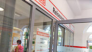 DB Reisecenter ForchheimForchheim & Fränkische Schweiz Das DB-Reisezentrum am Forchheimer Bahnhof steht vor dem Aus. Eine Petition soll die Schließung jetzt verhindern.