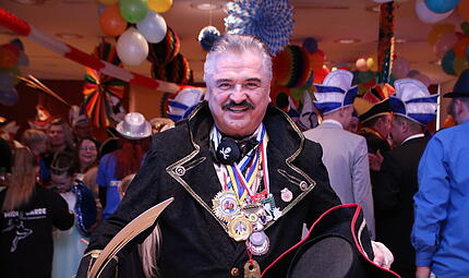 Piratenkapitän Klaus Peter Söllner hatte das Landratsamt am Montag fest im Griff. Es ist sein letzter Rosenmontagsempfang als Landrat - doch davon ließ sich Klaus Peter Söllner den Nachmittag nicht trüben!