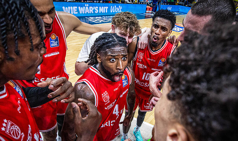 Da kann man nur große Augen machen. Jordan Jones und die BMA365 Bamberg Baskets feierten einen Coup in Berlin. Da kann man nur große Augen machen. Jordan Jones und die BMA365 Bamberg Baskets feierten einen Coup in Berlin.
