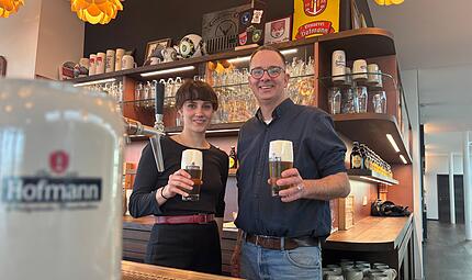 Victoria Hofmann und Braumeister Peter Köhler. Victoria Hofmann und Braumeister Peter Köhler.