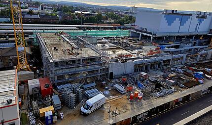 Atrium Bamberg Die Atrium-Baustelle am Bamberger Bahnhof von oben: Das verantwortliche Unternehmen für die Generalplanung, die Baugenossenschaft Franken, hat einen Insolvenzantrag gestellt.
