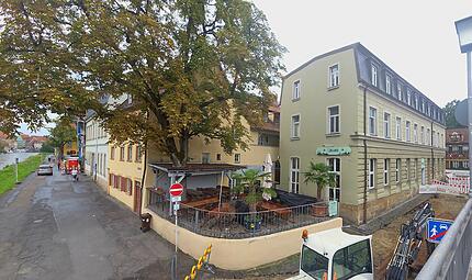 Sand und Anders Das „Sand & Anders" befindet sich direkt an der Markusbrücke. Vom Biergarten aus hat man einen perfekten Blick auf Klein Venedig.