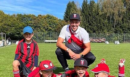 Fabian Früh (rechts) ist nicht nur Spieler, sondern auch Jugendleiter und Nachwuchstrainer beim TSV 08 Kulmbach. Fabian Früh (rechts) ist nicht nur Spieler, sondern auch Jugendleiter und Nachwuchstrainer beim TSV 08 Kulmbach.
