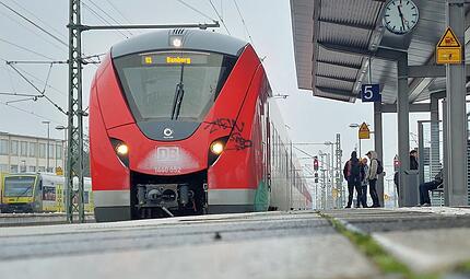 Bahn Frankens Züge Die Bayerische Eisenbahngesellschaft BEG legt Jahreszahlen 2025 zur Betriebsqualität im bayerischen Schienenpersonennahverkehr vor. Wie gut schneiden Frankens Züge ab?