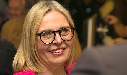 Martina HebendanzForchheim & Fränkische Schweiz Das Lächeln stand Martina Hebendanz (CSU) schon am 8. März ins Gesicht geschrieben (Foto). Seit dem 22. März ist klar, wieso: Die 49-Jährige hat sich in der Stichwahl gegen Amtsinhaber Uwe Kirschstein (SPD) durchsetzen können und ist neue Forchheimer Oberbürgermeisterin.