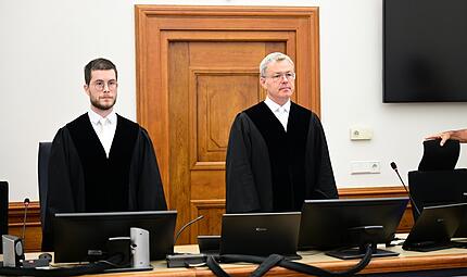 Landgericht Bamberg Raubüberfall Drogenmilieu Schusswaffe Messer Die Berufsrichter der Dritten Strafkammer des Landgerichtes Michael Hennemann und Johannes Tränkle (Vorsitz).