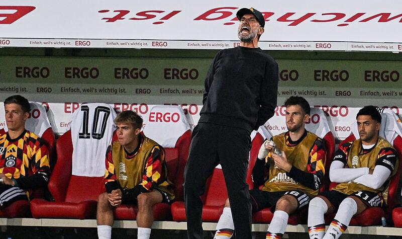 Auch Bundestrainer Jürgen Klopp gefiel nicht alles, was er von seiner Mannschaft am Sonntagabend in Augsburg sah. Das DFB-Team verlor mit 0:1 gegen Griechenland. Auch Bundestrainer Jürgen Klopp gefiel nicht alles, was er von seiner Mannschaft am Sonntagabend in Augsburg sah. Das DFB-Team verlor mit 0:1 gegen Griechenland.