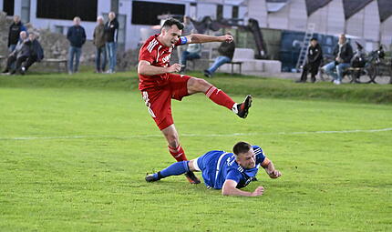 Moritz Gemeinder und seine Meederer mussten einiges einstecken. Am Ende auch eine 2:3-Niederlage gegen den FC Mitwitz. Moritz Gemeinder und seine Meederer mussten einiges einstecken. Am Ende auch eine 2:3-Niederlage gegen den FC Mitwitz.