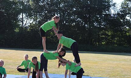 Im Bildungshaus kommen kleine und größere Kinder aus den verschiedenen Einrichtugnen zusammen: hier beim Sport. Im Bildungshaus kommen kleine und größere Kinder aus den verschiedenen Einrichtugnen zusammen: hier beim Sport.