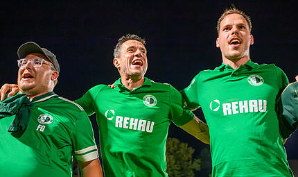 SC Eltersdorf: Trainer Eigner feiert starken Saisonstart "Das war ein vorläufiger Höhepunkt", sagt Bernd Eigner (Mitte) über das 3:0 des SC Eltersdorf gegen Illertissen zur heimischen Kerwa.