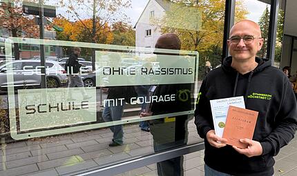 Gym Höchstadt Studiendirektor Christian Plätzer hat den Projekttag „Ich werde Zeitzeuge" am Gymnasium Höchstadt mitorganisiert. Das Gymnasium ist Teil des Netzwerks „Schule ohne Rassismus-Schule mit Courage".