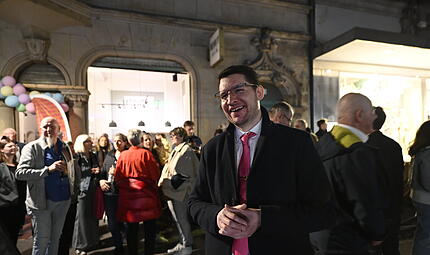 Kommunalwahl Coburg 2026: OB-Wahl Dominik Sauerteig hat gut lachen: Er ist als Oberbürgermeister von Coburg wiedergewählt worden.