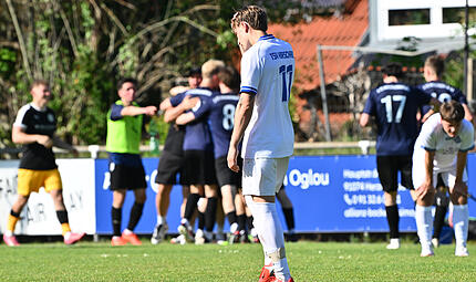 Marco Amling hat kurz vor Schluss das 2:0 für seinen FC Herzogenaurach besorgt. Der TSV Hirschaid bleibt damit Bezirksligist. Marco Amling hat kurz vor Schluss das 2:0 für seinen FC Herzogenaurach besorgt. Der TSV Hirschaid bleibt damit Bezirksligist.