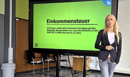 Annette Gold informierte über das Thema Steuern. Annette Gold informierte über das Thema Steuern.