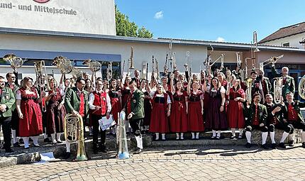 Das Symphonische Blasorchester trat beim Wertungsspiel in Oberhaid auf. Das Symphonische Blasorchester trat beim Wertungsspiel in Oberhaid auf.