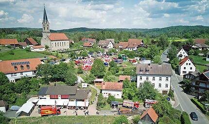 Das Feuerwehrfest mit Hüpfburgfestival in Thuisbrunn findet am Donnerstag unterhalb der Kirche statt. Das Feuerwehrfest mit Hüpfburgfestival in Thuisbrunn findet am Donnerstag unterhalb der Kirche statt.