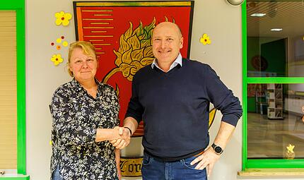 Am Tag der Entscheidung gratulierte die bisherige Bürgermeisterin Regina Bruckmann ihrem Nachfolger Günter Rost in Lonnerstadt. Am Tag der Entscheidung gratulierte die bisherige Bürgermeisterin Regina Bruckmann ihrem Nachfolger Günter Rost in Lonnerstadt.