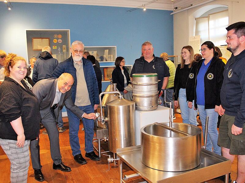 Eröffnung Stadtmuseum Schlüsselfeld Das Stadtmuseum in Schlüsselfeld hat eine neue Leiterin und seine Pforten mit einer Sonderausstellung zum Thema Bier eröffnet.