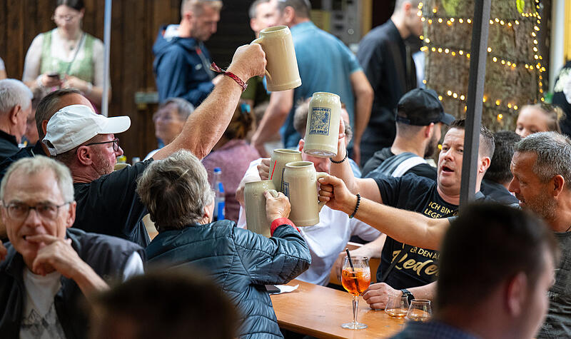 Annafest Forchheim 2025: Zweiter SamstagAnnafest Forchheim 2025: Zweiter Samstag Prost zum Annafest. Doch wie viel kostet die Maß auf den Forchheimer Kellern heuer eigentlich? Wir haben nachgefragt.