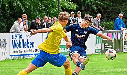 Mönchrödens Luca Schreiber zieht ab. Nach zwei Spielen steht erst ein Treffer auf dem TSV-Konto.Hagen Lehmann Mönchrödens Luca Schreiber zieht ab. Nach zwei Spielen steht erst ein Treffer auf dem TSV-Konto.Hagen Lehmann