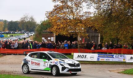 Vorjahressieger und Lokalmatador: Dominik Dinkel und Michael Teufel auf Renault Clio Rally3 sind auch in diesem Jahr wieder am Start. Vorjahressieger und Lokalmatador: Dominik Dinkel und Michael Teufel auf Renault Clio Rally3 sind auch in diesem Jahr wieder am Start.