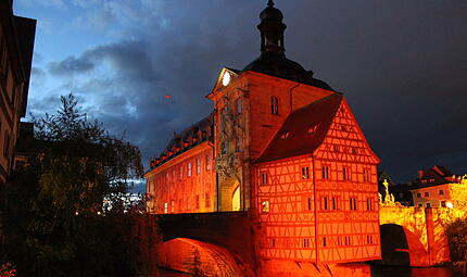 Zuletzt leuchtete das Alte Rathaus in Bamberg vor fünf Jahren zur Play-off-Zeit in Rot. Zuletzt leuchtete das Alte Rathaus in Bamberg vor fünf Jahren zur Play-off-Zeit in Rot.