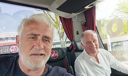 Jörg Dittwar und Weltmeister Stefan Reuter (rechts) bildeten 1986/87 eine Wohngemeinschaft in Nürnberg. Jörg Dittwar und Weltmeister Stefan Reuter (rechts) bildeten 1986/87 eine Wohngemeinschaft in Nürnberg.