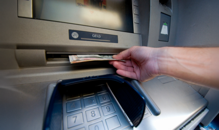Bankautomat Geld abheben Bankautomat Geld abheben