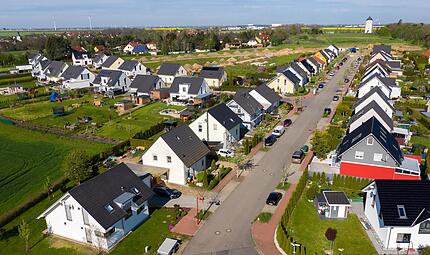 Das klassische Einfamilienhaus wird in den kommenden Jahren an Bedeutung gewinnen: Erwerb und Sanierung von Einfamilienhäusern für die Bevölkerung nicht in unerreichbare Ferne rücken. Dafür muss jetzt gesorgt werden. Das klassische Einfamilienhaus wird in den kommenden Jahren an Bedeutung gewinnen: Erwerb und Sanierung von Einfamilienhäusern für die Bevölkerung nicht in unerreichbare Ferne rücken. Dafür muss jetzt gesorgt werden.