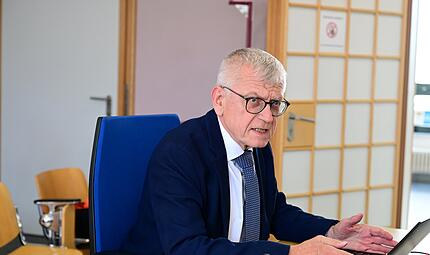 Amtsgericht Bamberg Stalking Drohbriefe Belästigung Der psychiatrische Sachverständige Prof. Dr. Hans-Peter Volz aus Würzburg soll ein Gutachten erstatten.