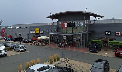 Market Hallstadt Wie geht es mit dem Market-Einkaufscenter in Hallstadt weiter? Nach dem Rückzug von Aldi und dm suchen die Verantwortlichen aktuell Nachfolger für die freien Flächen.