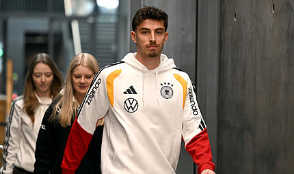 Kai Havertz ist erstmals seit rund eineinhalb Jahren wieder bei der Deutschen Fußballnationalmannschaft in Herzogenaurach. Er ist sich sicher, dass der nötige Teamgeist schnell entstehen wird. Kai Havertz ist erstmals seit rund eineinhalb Jahren wieder bei der Deutschen Fußballnationalmannschaft in Herzogenaurach. Er ist sich sicher, dass der nötige Teamgeist schnell entstehen wird.