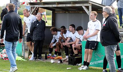 Trotz Meistertitel: Die Stimmung bei den Ebersdorfern war nach der Niederlage in Kemmern durchwachsen. Trotz Meistertitel: Die Stimmung bei den Ebersdorfern war nach der Niederlage in Kemmern durchwachsen.