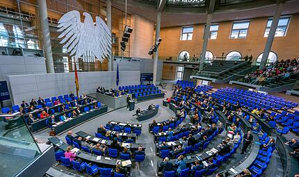 Der Staat muss endlich Reformen – Gesundheit, Rente, Energiepolitik – auf den Weg bringen, die ein bisschen Sicherheit für die Zukunft geben. Das meint Redakteurin Stephanie Sartor. Der Staat muss endlich Reformen – Gesundheit, Rente, Energiepolitik – auf den Weg bringen, die ein bisschen Sicherheit für die Zukunft geben. Das meint Redakteurin Stephanie Sartor.