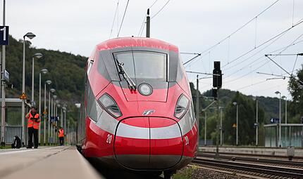 Italienischer Schnellzug Frecciarossa Italienischer Schnellzug Frecciarossa