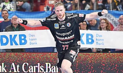 Maciej Gebala jubelt - er bleibt dem HC Erlangen erhalten. Maciej Gebala jubelt - er bleibt dem HC Erlangen erhalten.