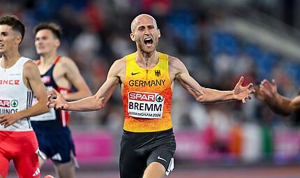 Leichtathletik: Europameisterschaft Florian Bremm jubelt im Ziel über Silber.