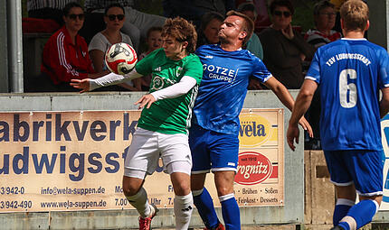 Luan Vogel (grünes Trikot, hier gegen Ludwigsstadt) drehte mit einem Doppelpack die Partie für seine Stockheimer gegen den TSV Steinberg. Luan Vogel (grünes Trikot, hier gegen Ludwigsstadt) drehte mit einem Doppelpack die Partie für seine Stockheimer gegen den TSV Steinberg.