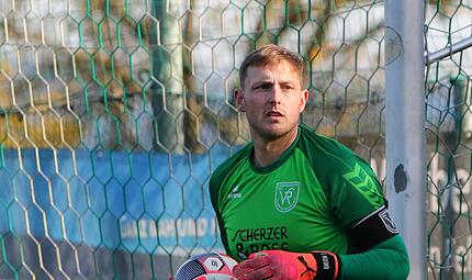 Katschenreuths Torwart Andreas Weith – hier auf einem Archivbild – zeigte gegen den SV Mistelgau eine starke Partie. Katschenreuths Torwart Andreas Weith – hier auf einem Archivbild – zeigte gegen den SV Mistelgau eine starke Partie.