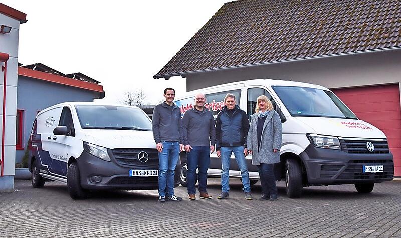 Sie freuen sich über die Zusammenarbeit: Auf unserem Bild (von links) die beiden Geschäftsführer Felix Prinzbach und Michael Kaiser von KPeTec GmbH & Co.KG sowie Thomas Angermüller und Kerstin Fertsch-Angermüller von der bisherigen Firma „Elektro ... Sie freuen sich über die Zusammenarbeit: Auf unserem Bild (von links) die beiden Geschäftsführer Felix Prinzbach und Michael Kaiser von KPeTec GmbH & Co.KG sowie Thomas Angermüller und Kerstin Fertsch-Angermüller von der bisherigen Firma „Elektro ...
