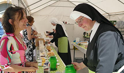 Heinrichsfest in Bamberg: Schwestern packen mit an. Heinrichsfest in Bamberg: Schwestern packen mit an.