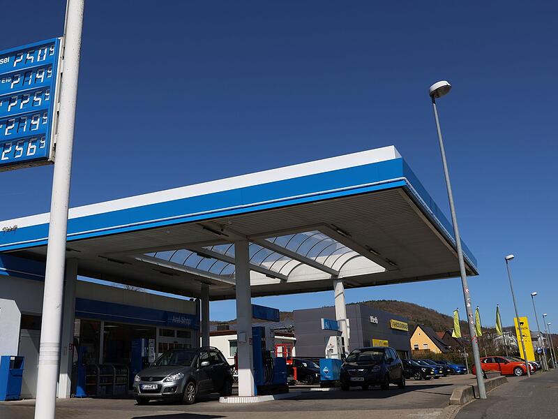 Tankstelle des Autohaus Hirsch in EbermannstadtForchheim & Fränkische Schweiz Tankstelle des Autohaus Hirsch in EbermannstadtForchheim & Fränkische Schweiz