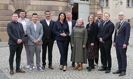 Die neuen Stadträte und Oberbürgermeister Dirk Vogel (rechts). Die neuen Stadträte und Oberbürgermeister Dirk Vogel (rechts).